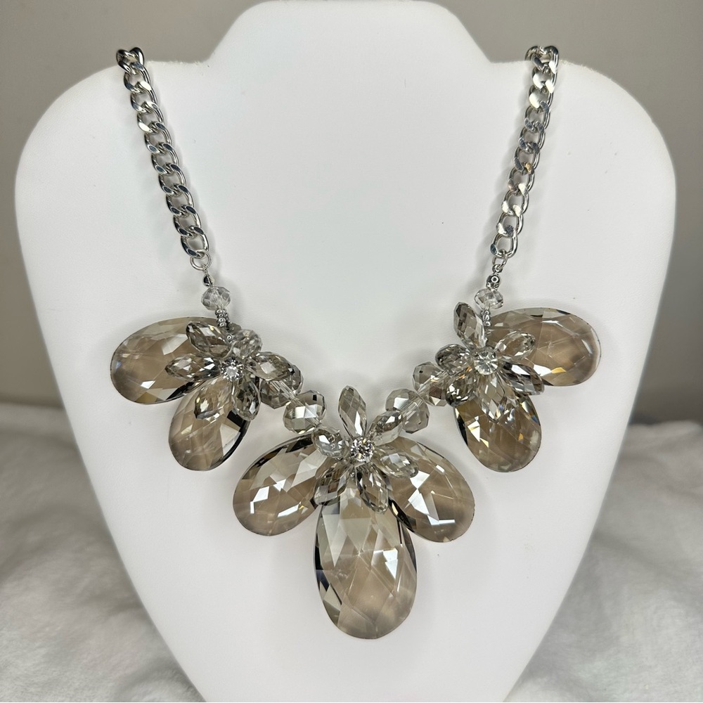 NWOT Statement Crystal Bib Necklace Silver Tone Faceted Bead